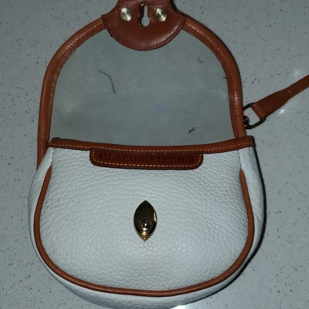 USA 🇺🇸 Vintage and Rare DOONEY & BOURKE pebbled leather crossbody bag